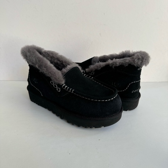 UGG WOMEN ANSLEY PARC BLACK SUEDE PLATFORM SHOES - Picture 1 of 6